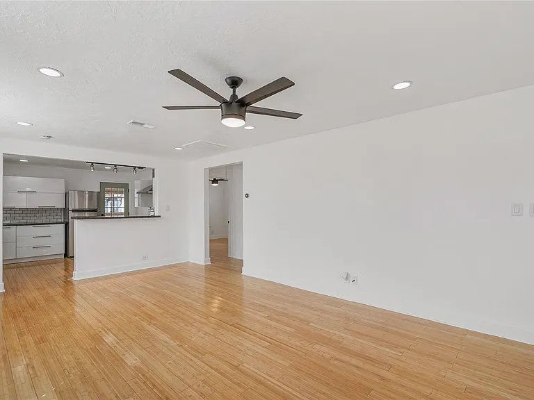 320 Coronado St #A — Photo 10