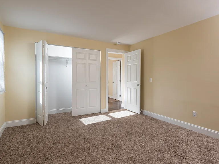 Lake Heights Apartments — Photo 17