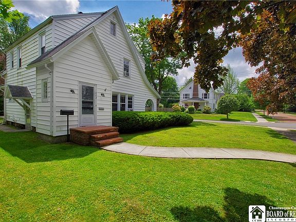 4th image of 202 Arlington Ave