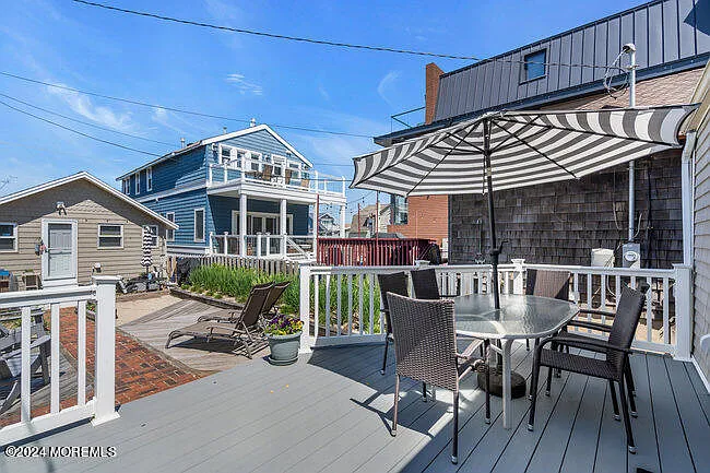 157 Beachfront Front — Photo 8