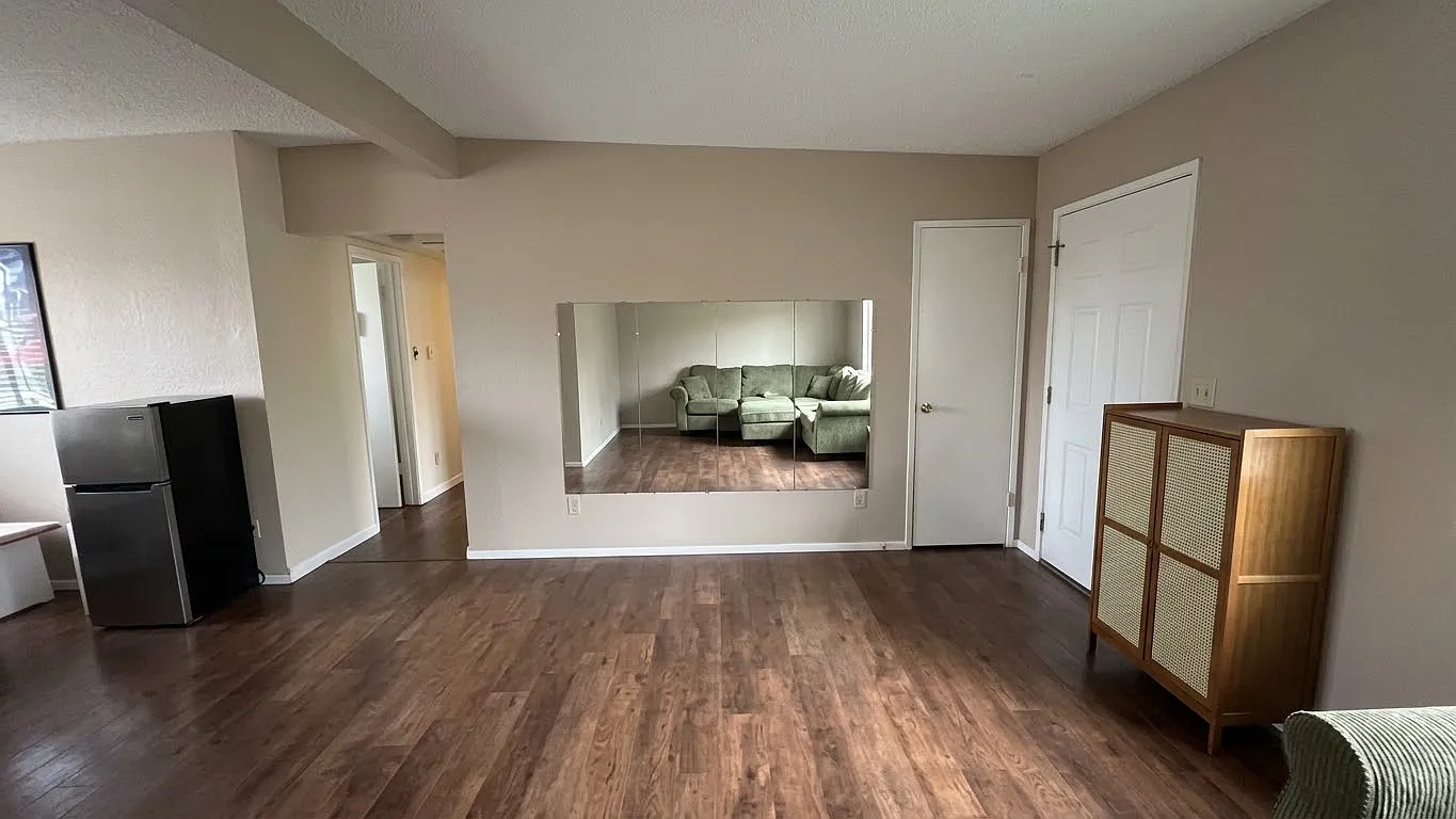 2 bed, 846 sqft, $2,025 — Photo 4