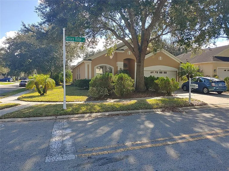 7904 Terrace Ridge Dr — Photo 1