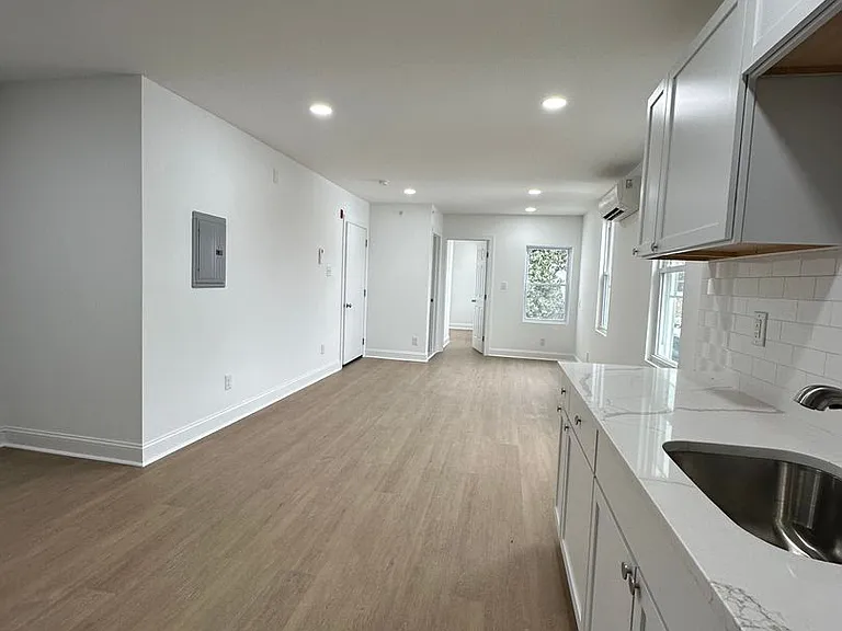 1209 N Franklin St — Photo 10