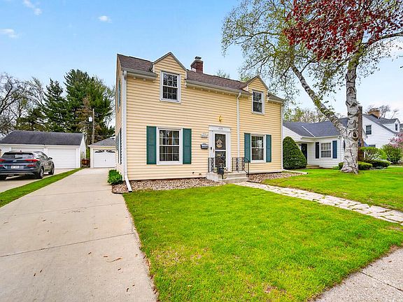 3rd image of 429 Shoreland DRIVE
