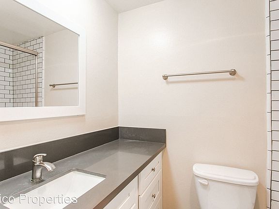 4th image of 724 W Knoll Dr APT 105