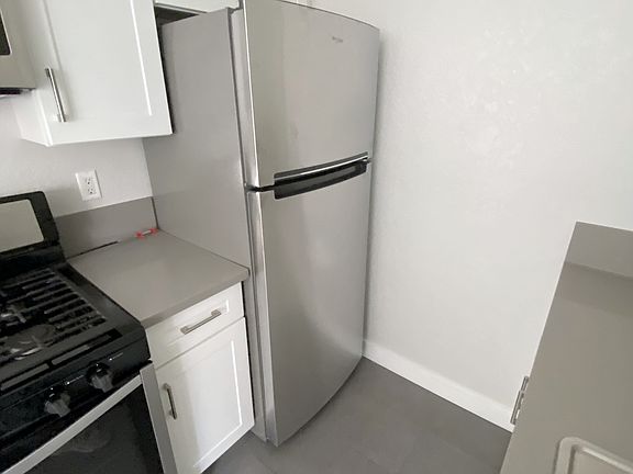 2nd image of 13049 Oxnard St Unit 1