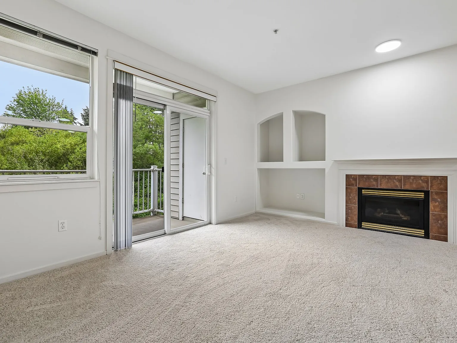 3 bed, 1286 sqft, $2,475 — Photo 4
