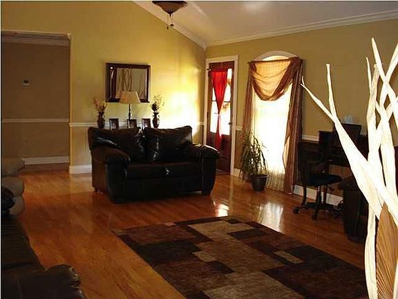 5th image of 1093 Dennis Dr