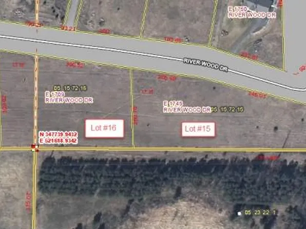 E1745 River Wood Dr, Waupaca, WI 54981