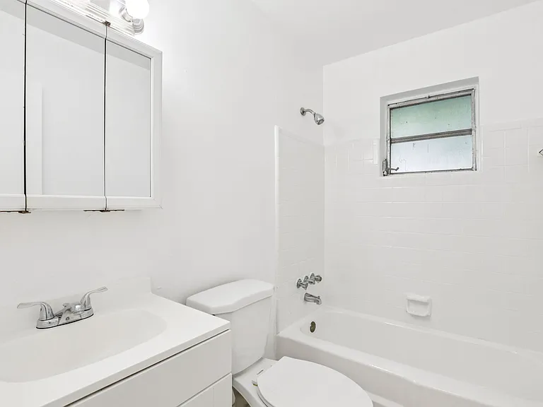 Parkcrest Apartments — Photo 9