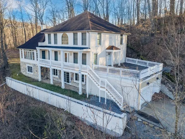 270 Rockley Rd, Morgantown, WV 26508