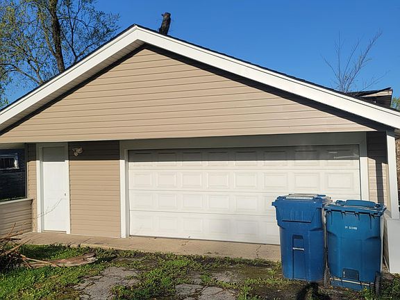 3rd image of 14816 Perry Ave