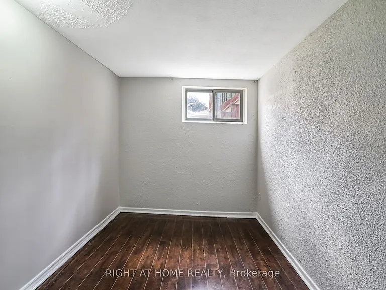 16 Kingsdown Dr #LOWER — Photo 5