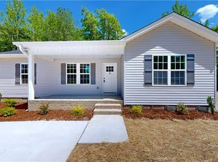 8 Clover Ln, Thomasville, NC 27360