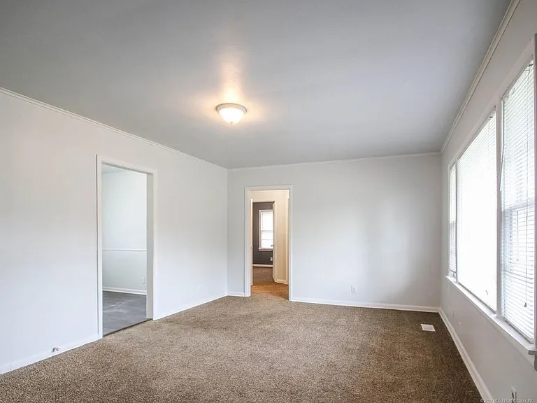 2536 W Easton St N — Photo 4