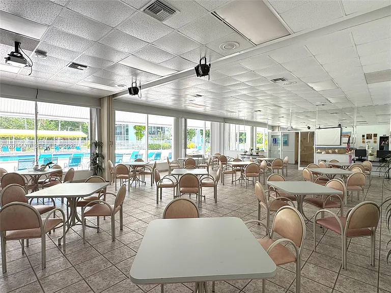 20400 W Country Club Dr #209 — Photo 25