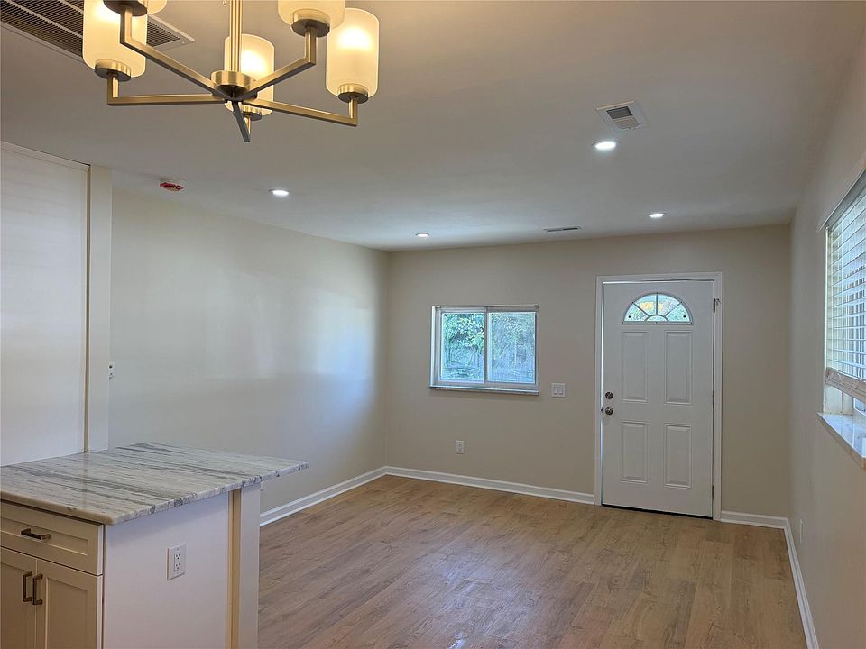 1st image of 3875 Devon Rd #11