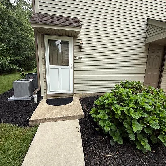 704B Harwood Ct #B — Photo 1