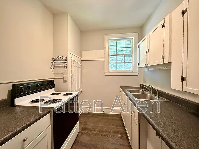 116 E Chestnut St #24 — Photo 10