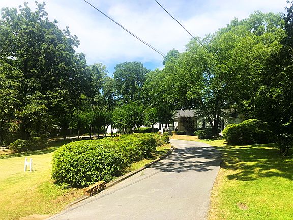 5th image of 318 Westmoreland Cir