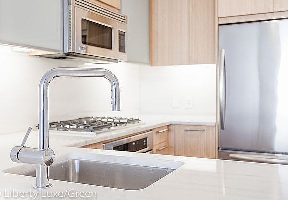 4th image of 200 E End Ave #14L