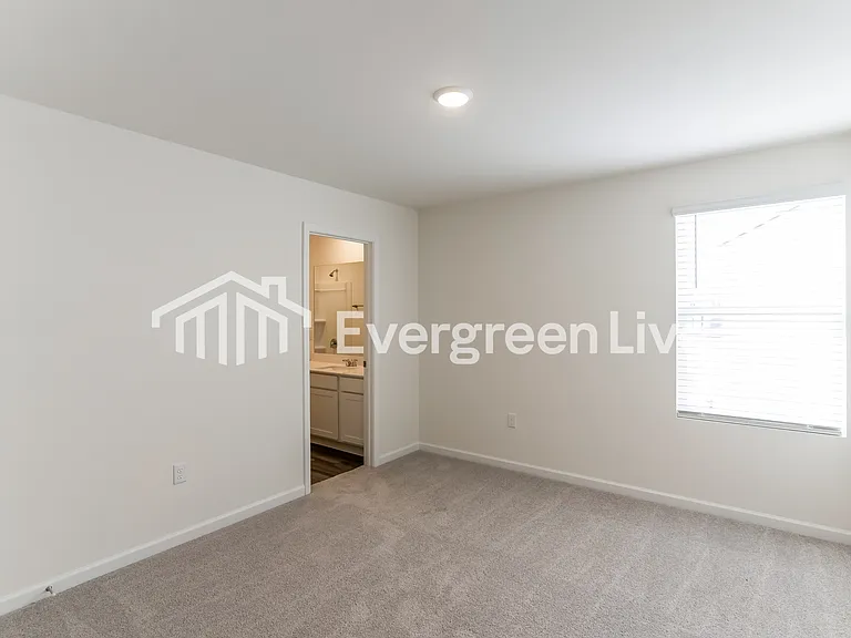 150 Snowdrop Ave — Photo 10