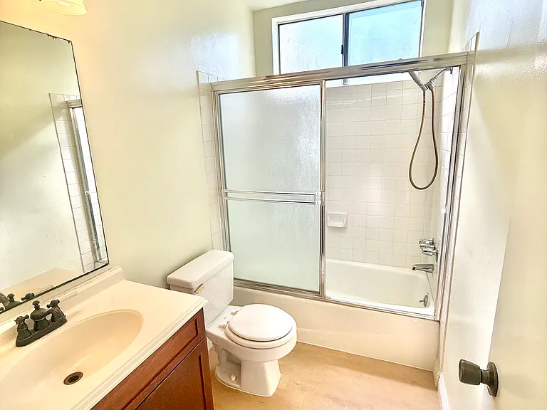 1629 Franklin St #2 — Photo 9