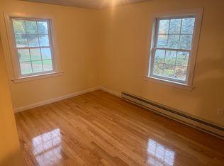 93 Franklin St, Derry, NH 03038