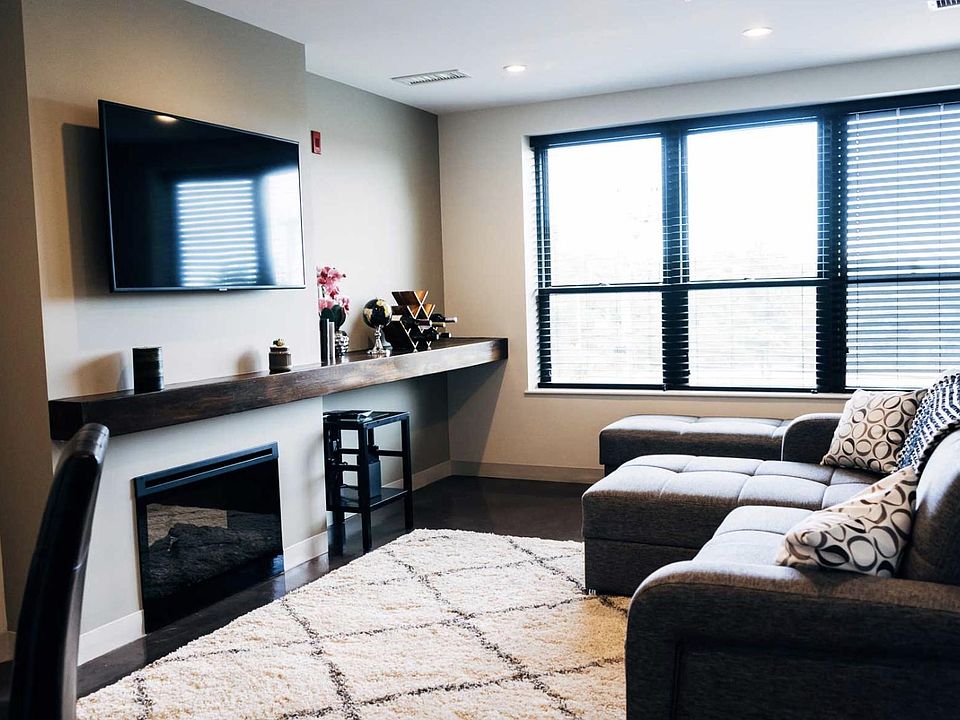 2nd image of 459 Willard St #9