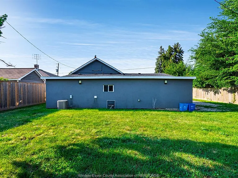 1672 Elgin St — Photo 28