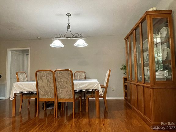 3rd image of 129 Woodline Dr