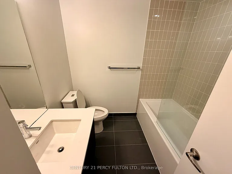 210 Simcoe St #813 — Photo 9
