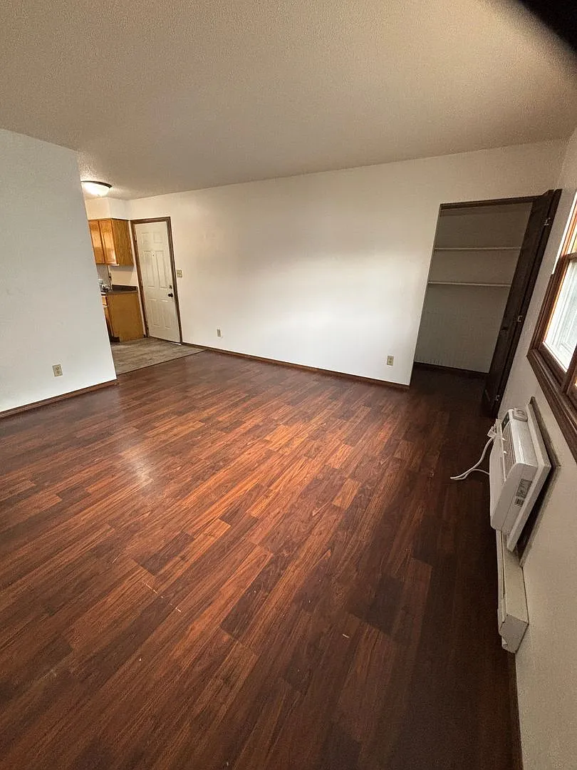 1122 7th St S- 4 Unit — Photo 3