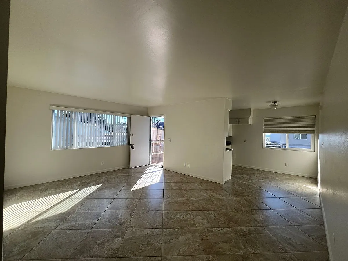 Building Photo - 2700 Hemlock Ave