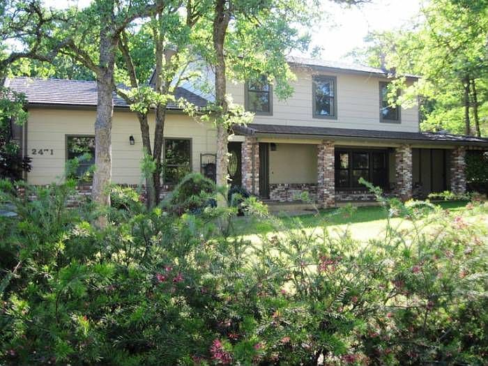 1st image of 2471 Meadowood Dr