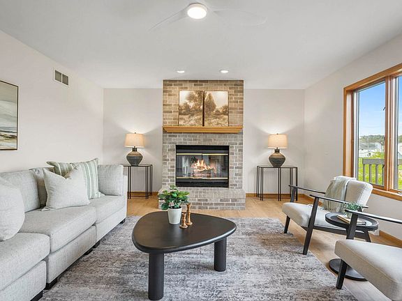 2nd image of 3153 Bollenbeck St