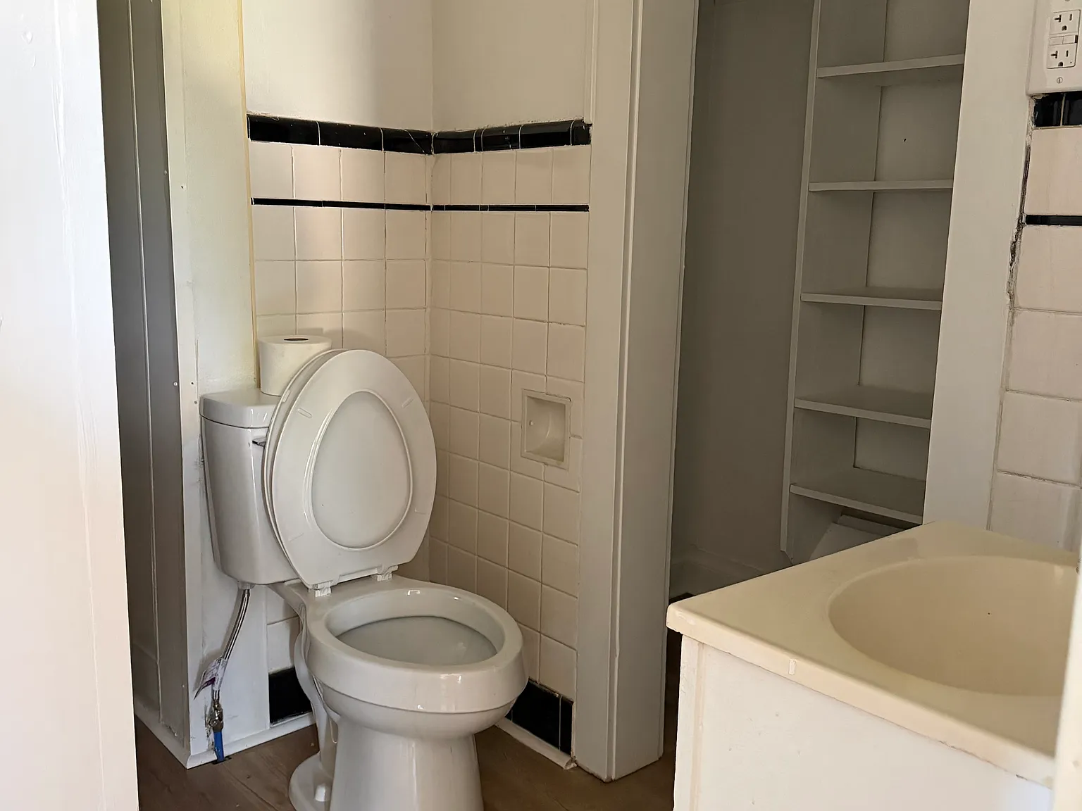 2 bed, 800 sqft, $1,175 — Photo 2