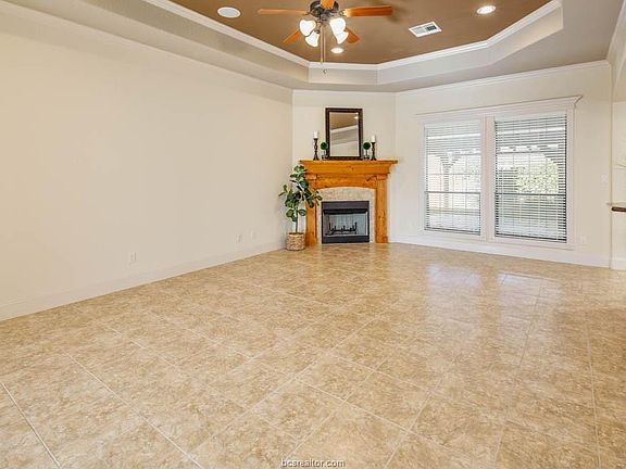 3rd image of 2446 Newark Cir