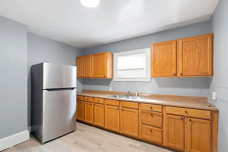 4 bed, 2.0 bath, 1320 sqft, $1,300 — Photo 4