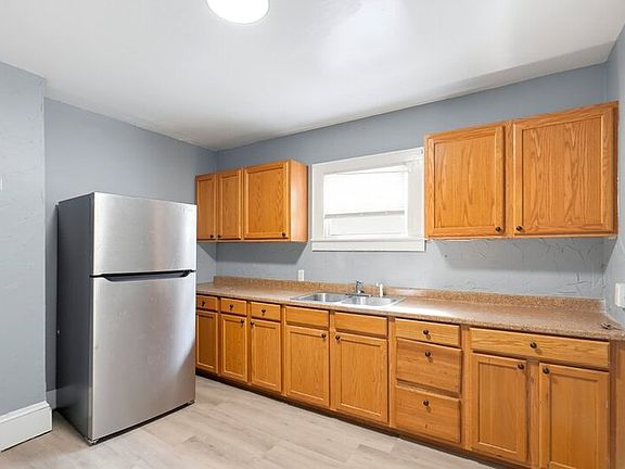 4th image of 970 Mercer Ave