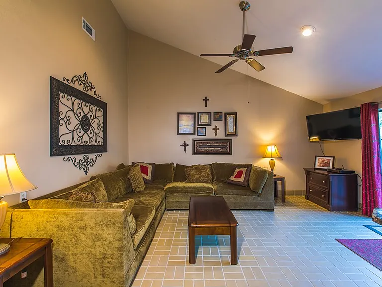 408 Club Villa — Photo 14