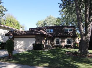 117 Berkshire Dr, Wheeling, IL 60090