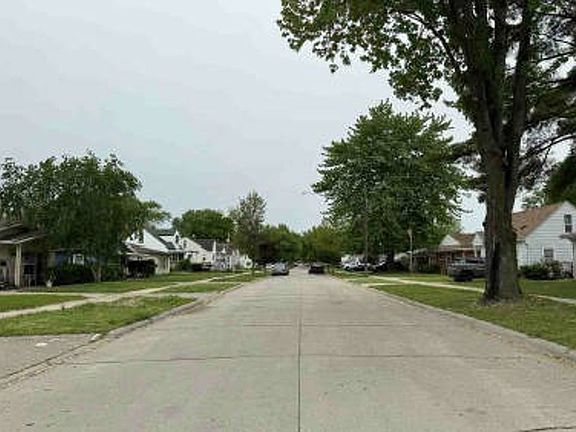 Exterior Neighborhood (street photo)