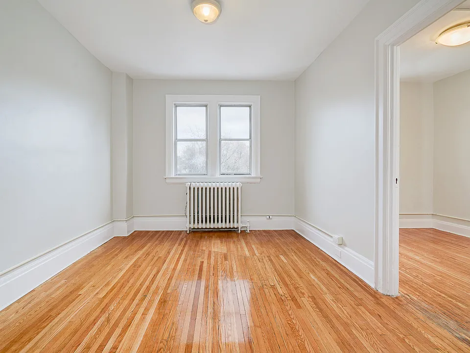 2099 Yonge St #3