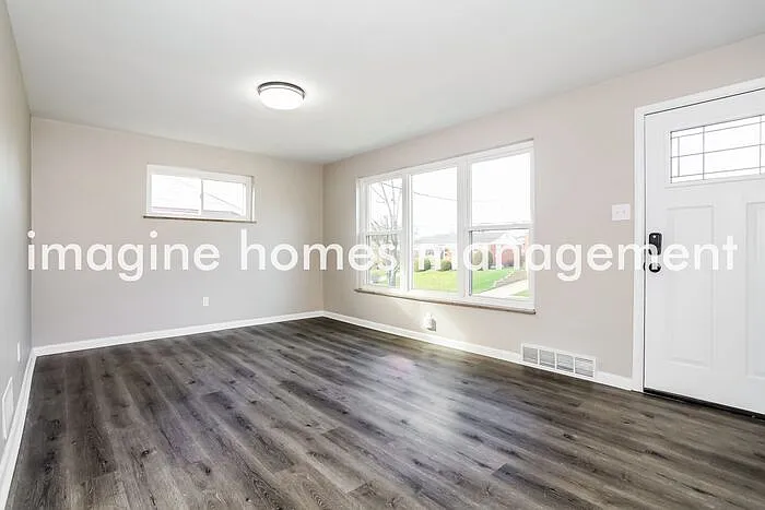 2701 Sandhurst Dr — Photo 3