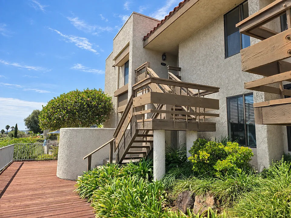 13787 Mango Dr