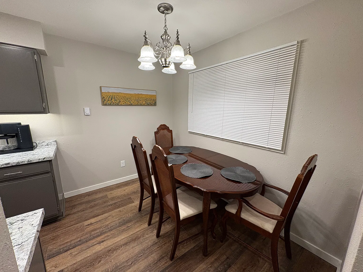 2312 Hillview Ct — Photo 4