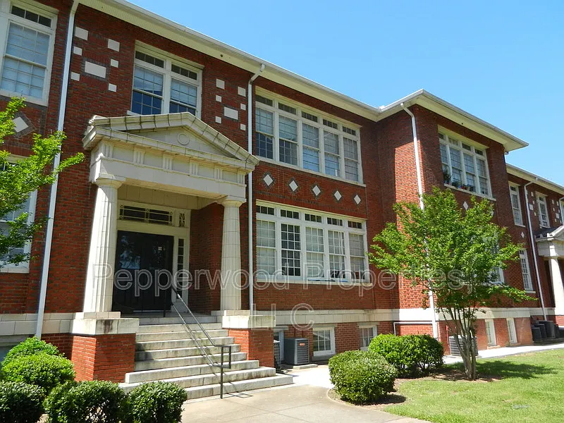 600 Magnolia St #200