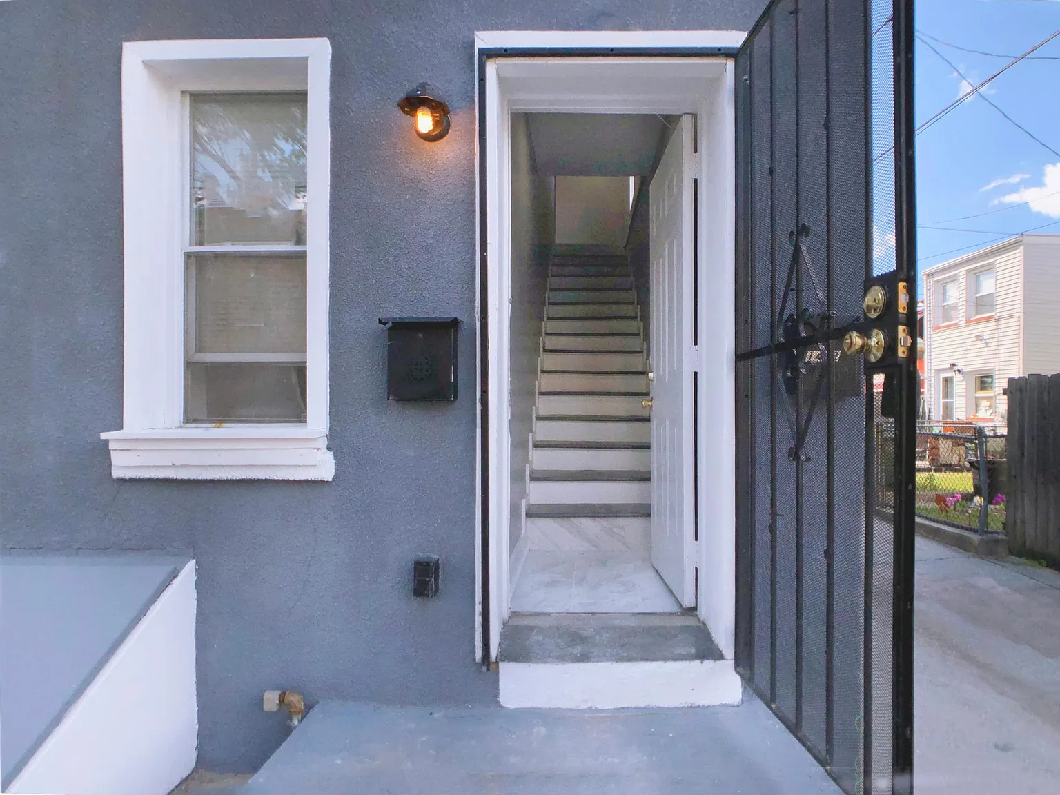 1402 Carroll St — Photo 4
