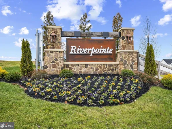 313 Eclipse St, Charles Town, WV 25414